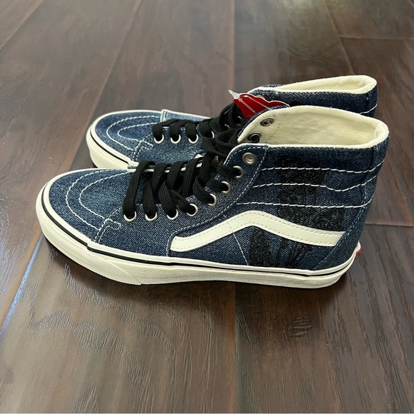 New without box Vans high top sneakers shoes women size 7.5 - Picture 1 of 6